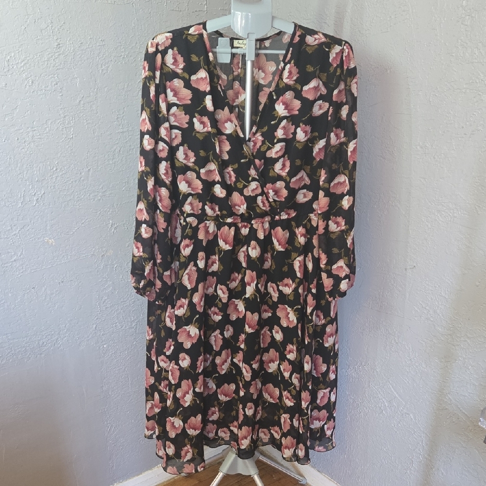 Chic Long Sleeve Floral Dress in Black and Pink Romantic Midi